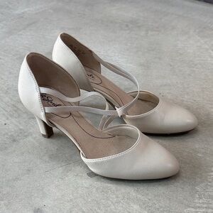 Life Stride Women's Ivory Cross-Strap Mid Heel Pumps